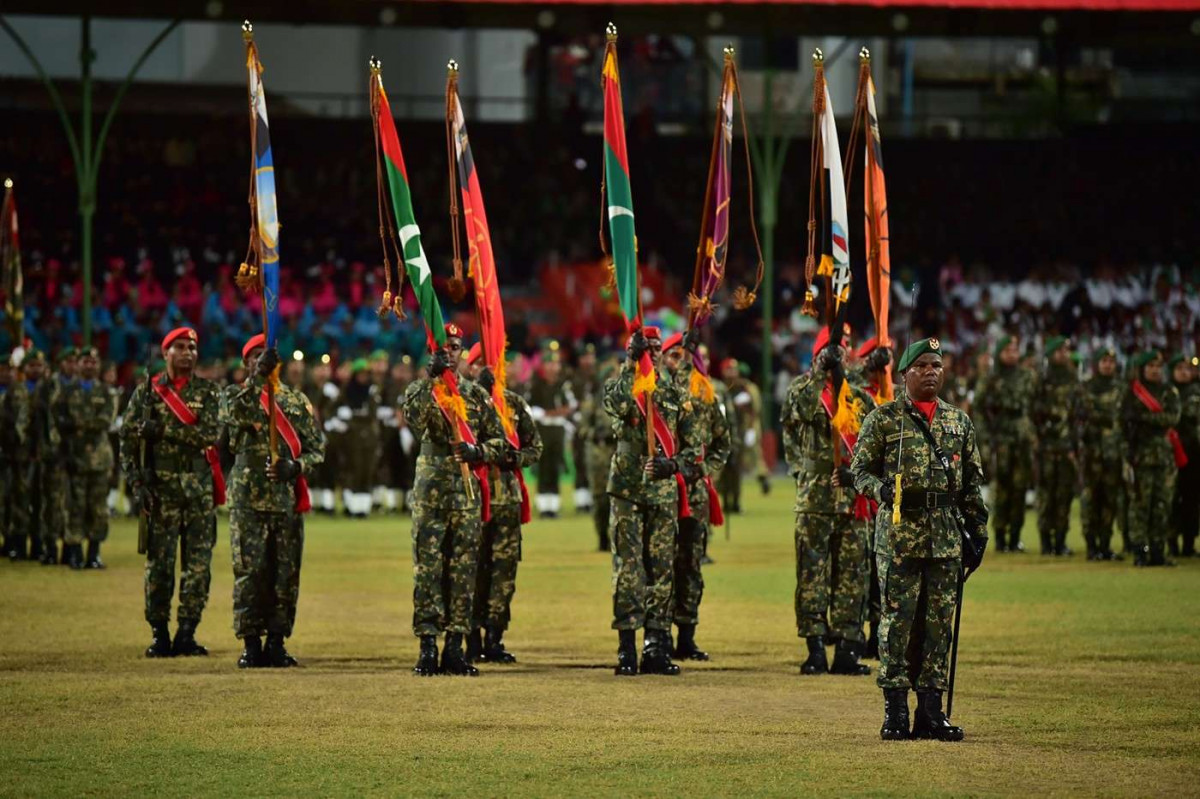 ޖުލައި 28، 2018: ދިވެހިރާއްޖޭގެ މިނިވަންކަމުގެ 53 ވަނަ އަހަރު ފާހަގަކުރުމުގެ މުނާސަބަތުގައި ހޮނިހިރު ދުވަހުގެ ރޭ ރަސްމީ ދަނޑުގައި ބޭއްވެވި ހެވިކަމާއި ކުޅިވަރުގެ ހަރަކާތްތަކުގެ ތެރެއިން، މި ހަރަކާތްތަކުގައި ސަރުކާރުގެ ގިނަ އަދަދެއްގެ އިސްވެރިން ވަނީ ބައިވެރިވެ ވަޑައިގެންފައި