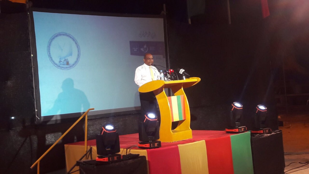 ޖުލައި 29، 2018 : ގުޅިފައިވާ އިއްތިހާދުން ރިޔާސީ އިންތިހާބާއި ދިމާކޮށް ބ ތުޅާދޫގައި ކުރިއަށްގެންދިޔަ ޖަލްސާގައި ހެންވޭރު އުތުރު ދާއިރާގެ މަޖިލިސްމެމްބަރު އަބްދުﷲ ޝާހިދު ވާހަކަފުޅު ދައްކަވަނީ