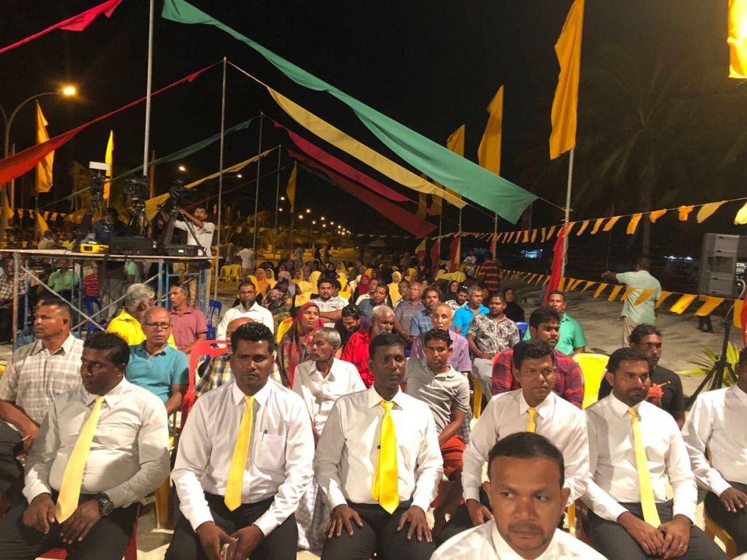 ޖުލައި 29، 2018 : ގުޅިފައިވާ އިއްތިހާދުން ރިޔާސީ އިންތިހާބާއި ދިމާކޮށް ބ ތުޅާދޫގައި ކުރިއަށްގެންދިޔަ ޖަލްސާގެ ތެރެއިން، މި ޖަލްސާގައި ގިނަ އަދަދެއްގެ ފަރާތްތަކުން ވަނީ ބައިވެރިވެ ވަޑައިގެންފައި