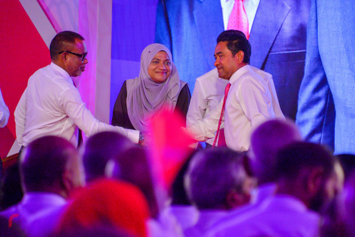 ޖުލައި 29، 2018: ޕީޕީއެމްގެ ރިޔާސީ ޓިކެޓް ރައީސް އަބްދުﷲ ޔާމީނަށް ހަވާލުކުރެއްވުމުގެ ރަސްމިއްޔާތުގައި ރައީސް ޔާމީނަށް އަބްދުރަހީމް އަބްދުﷲ ޓިކެޓް ހަވާލުކޮށްދެއްވަނީ. ރައީސް ޔާމީނަށް ޓިކެޓް ދިނުމަށް ނިންމާފައިވަނީ ޕީޕީއެމްގެ އަސާސީ ގަވާއިިދާއި ހިލާފަށްކަމަށް ޕީޕީއެމްގައި ކުރިން އިސްކޮށް އުޅުއްވި ގިނަ ބޭފުޅުން ވިދާޅުވޭ.