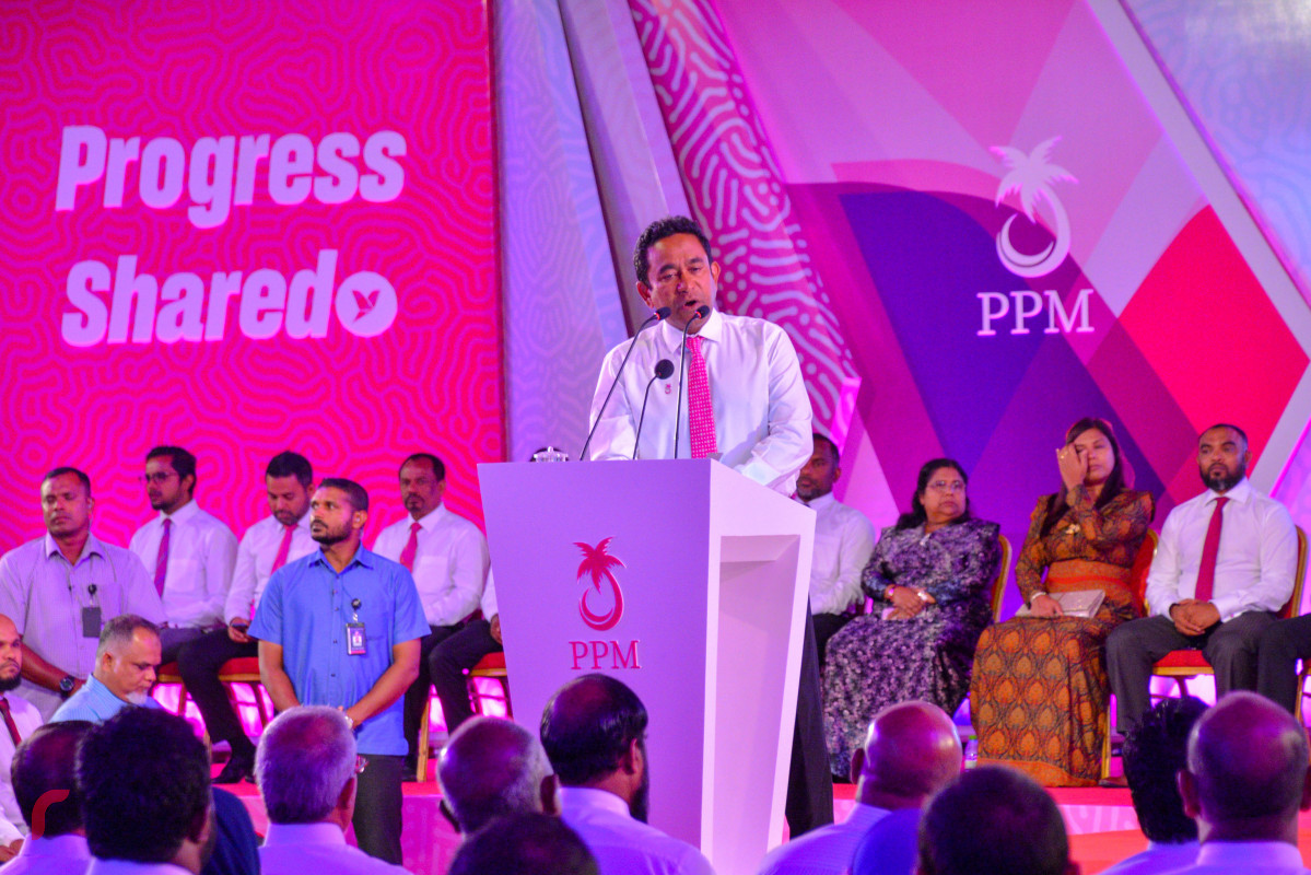 ޖުލައި 29، 2018: ޕީޕީއެމްގެ ރިޔާސީ ޓިކެޓް ރައީސް އަބްދުﷲ ޔާމީނަށް ހަވާލުކުރެއްވުމުގެ ރަސްމިއްޔާތުގައި އެމަނިކުފާނު ވާހަކަފުޅު ދައްކަވަނީ. ރައީސް ޔާމިން ވިދާޅުވީ، މިފަދަ ކޮންމެ ދުވަހެއްގައި އެންމެ ބޮޑަށް ހަނދުމަފުޅުވަނީ ޕީޕީއެމް އުފެދުނު ދުވަސްކަމަށާއި، އެ ޕާޓީ އުފައްދައިގެން މިހާތަނަށް ކޮށްފައި ވަނީ ވަރަށް ހިތްދަތި ތަޖުރިބާއެއް ކަމަށް.