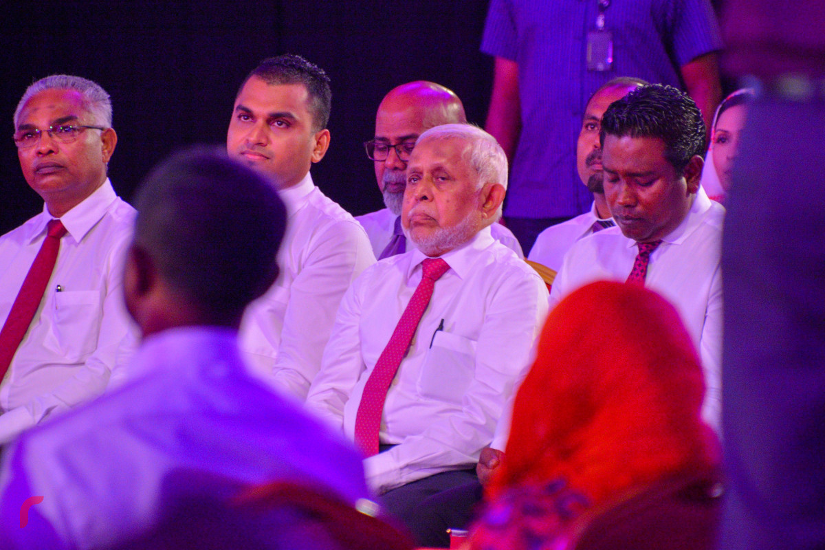 ޖުލައި 29، 2018: ޕީޕީއެމްގެ ރިޔާސީ ޓިކެޓް ރައީސް އަބްދުﷲ ޔާމީނަށް ހަވާލުކުރެއްވުމުގެ ރަސްމިއްޔާތުގައި ޕީޕީއެމްގެ ގިނަ އަދަދެއްގެ އިސްވެރިންނާއި ސަޕޯޓަރުން ބައިވެރިވެވަޑައިގެންނެވި.