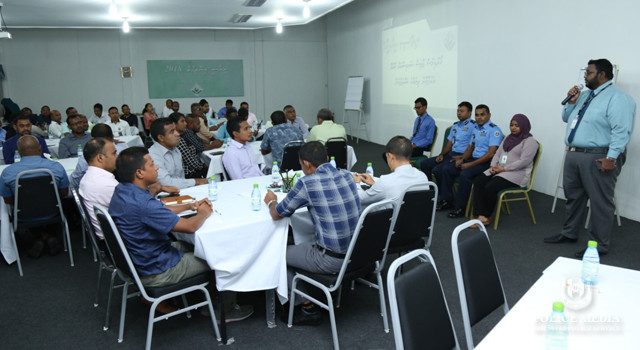 ކޮމާންޑަރުންނަށް މަޢުލޫމާތު ދިނުމަށް ކުރިއަށް ގެންދިޔަ ސެޝަންގެ ތެރެއިން