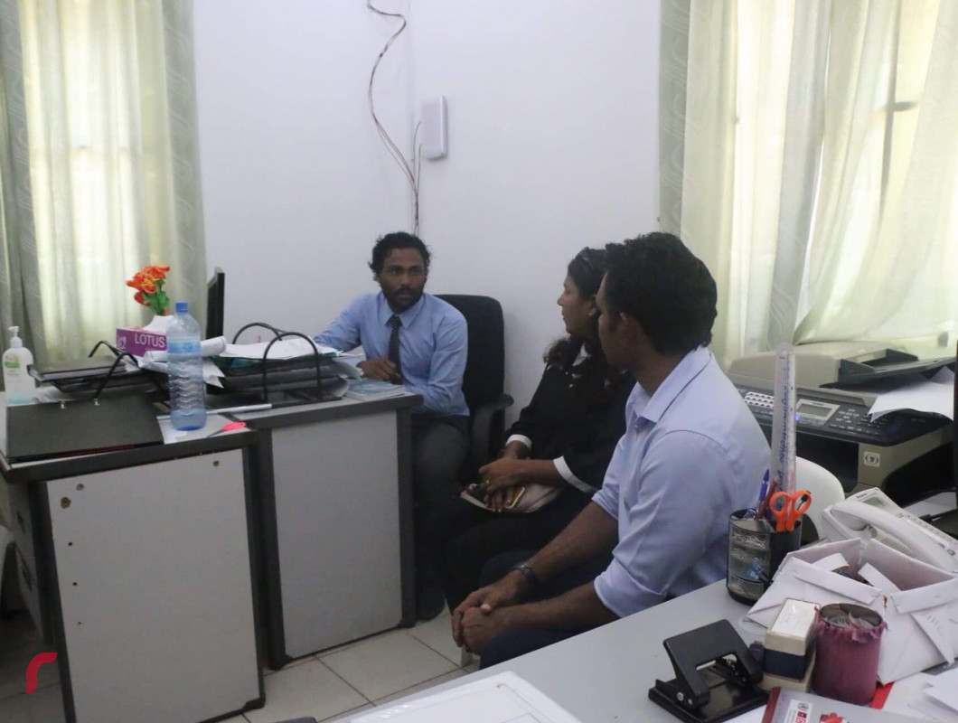 ގުޅިފައިވާ އިއްތިހާދުގެ ރަނިންގމޭޓް ފައިސަލް ނަސީމް އދ އަތޮޅަށް ކުރައްވަމުން ގެންދާވާ ދަތުރުފުޅުގައި އދ ހަންޏާމީދޫއަށް ވަޑައިގެން ހަންޏާމީދޫ ރައްޔިތުންނާއި ބައްދަލުކުރަށްވަނީ. ފައިސަލް ނަސީމްގެ ދަތުރުފުޅުފައި އދ އަތޮޅުގެ ރަށްތަކަށް ވަޑައިގެން ދޮރުންދޮރަށް ހިންގަވާ ރައްޔިތުންގެ ހާލު އޮޅުންފިލުވުމަށް ވަނީ ހަމަޖެހިފައި.