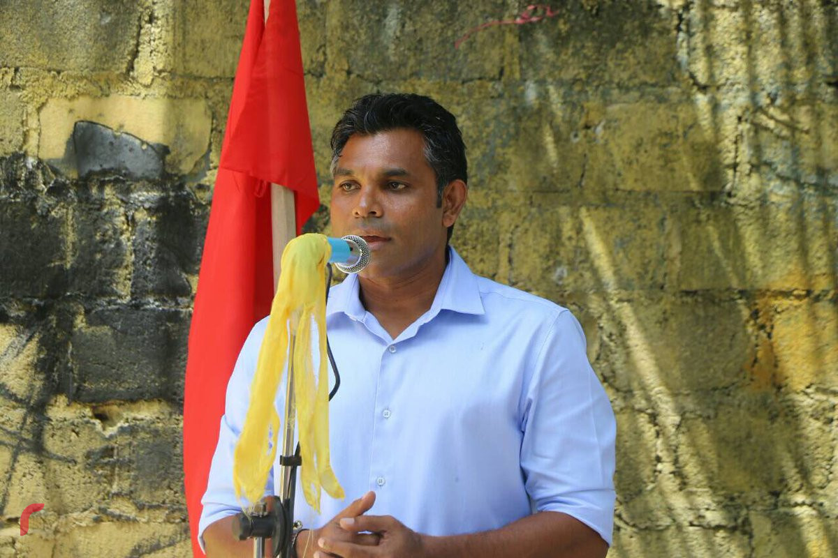 ގުޅިފައިވާ އިއްތިހާދުގެ ރަނިންގމޭޓް ފައިސަލް ނަސީމް އދ އަތޮޅަށް ކުރައްވަމުން ގެންދާވާ ދަތުރުފުޅުގައި އދ ހަންޏާމީދޫއަށް ވަޑައިގެން ހަންޏާމީދޫ ރައްޔިތުންނާއި ބައްދަލުކުރަށްވަނީ. ފައިސަލް ނަސީމްގެ ދަތުރުފުޅުފައި އދ އަތޮޅުގެ ރަށްތަކަށް ވަޑައިގެން ދޮރުންދޮރަށް ހިންގަވާ ރައްޔިތުންގެ ހާލު އޮޅުންފިލުވުމަށް ވަނީ ހަމަޖެހިފައި.