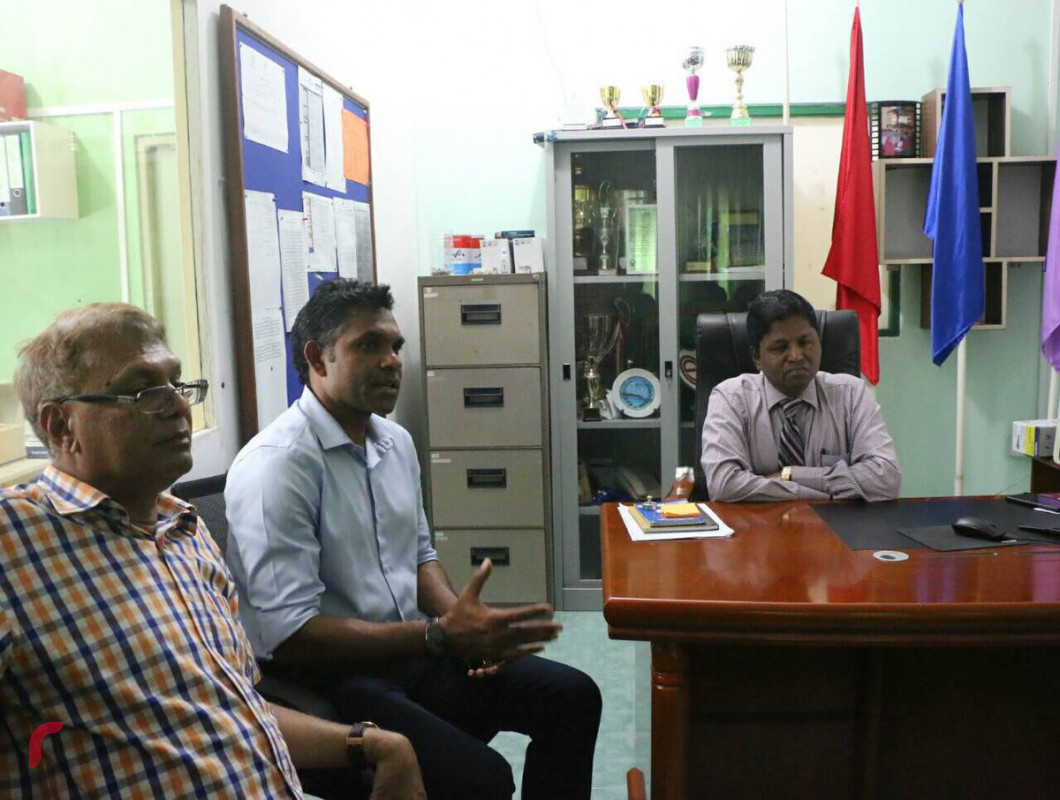 ގުޅިފައިވާ އިއްތިހާދުގެ ރަނިންގމޭޓް ފައިސަލް ނަސީމް އދ އަތޮޅަށް ކުރައްވަމުން ގެންދާވާ ދަތުރުފުޅުގައި އދ ހަންޏާމީދޫއަށް ވަޑައިގެން ހަންޏާމީދޫ ރައްޔިތުންނާއި ބައްދަލުކުރަށްވަނީ. ފައިސަލް ނަސީމްގެ ދަތުރުފުޅުފައި އދ އަތޮޅުގެ ރަށްތަކަށް ވަޑައިގެން ދޮރުންދޮރަށް ހިންގަވާ ރައްޔިތުންގެ ހާލު އޮޅުންފިލުވުމަށް ވަނީ ހަމަޖެހިފައި.