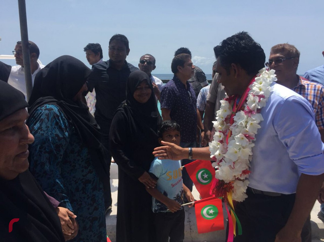 ގުޅިފައިވާ އިއްތިހާދުގެ ރަނިންގމޭޓް ފައިސަލް ނަސީމް އދ އަތޮޅަށް ކުރައްވަމުން ގެންދާވާ ދަތުރުފުޅުގައި އދ އޮމަދޫއަށް ވަޑައިގަތުމުން ފައިސަލްއަށް މަރުހަބާ ދަންނަވަނީ. ފައިސަލް ނަސީމްގެ ދަތުރުފުޅުފައި އދ އަތޮޅުގެ ރަށްތަކަށް ވަޑައިގެން ދޮރުންދޮރަށް ހިންގަވާ ރައްޔިތުންގެ ހާލު އޮޅުންފިލުވުމަށް ވަނީ ހަމަޖެހިފައި.