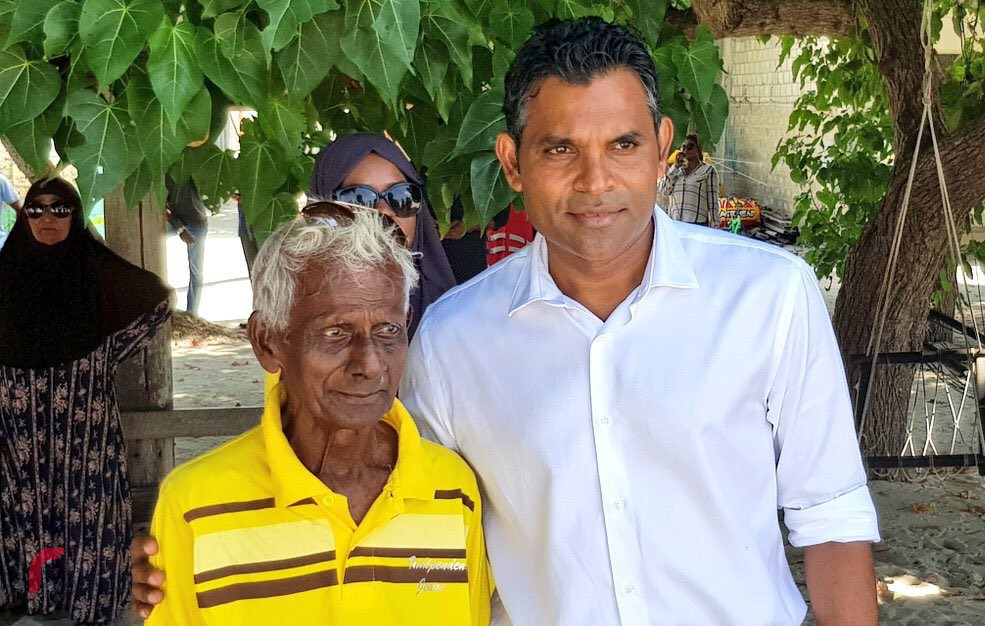 އޯގަސްޓް 5، 2018: ގުޅިފައިވާ އިއްތިހާދުގެ ރަނިންގމޭޓް ފައިސަލް ނަސީމް ވ އަތޮޅަށް ކުރަށްވަމުންގެންދަވާ ދަތުރުފުޅުގެ ތެރެއިން ވ ފުލިދޫއަށް ވަޑައިގެން ރައްޔިތުންނާއި ބައްދަލުކުރަށްވަނީ، ، މި ދަތުރުފުޅުގައި ގުޅިފައިވާ އިއްތިހާދުގެ ރަނިންގމޭޓް މ. އަތޮޅާއި ވ. އަތޮޅުގެ ގިނަ އަދަދެއްގެ ރަށްތަކަށް ޒިޔާރަތް ކުރެއްވުމަށް ވަނީ ހަމަޖެހިފައި