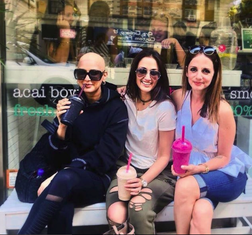 ސޮނާލީ ބެންޑްރޭ ބޯ ބާލާފައި. ސޮނާލީއަށް ޖެހިފައި ވަނީ ހައި ގްރޭޑް ކެންސަރ