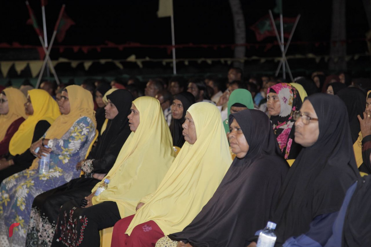 އޯގަސްޓް 6، 2018: ގުޅިފައިވާ އިއްތިހާދުން އިންތިޒާމްކޮށްގެން ތ. ތިމަރަފުށީގައި ބޭއްވި ޖަލްސާގެ ތެރެއިން. މި ޖަލްސާގައި އިއްތިހާދަށް ސަޕޯޓުކުރާ ގިނަ އަދަދެއްގެ ފަރާތްތަކުންވަނީ ބައިވެރިވެފައި.