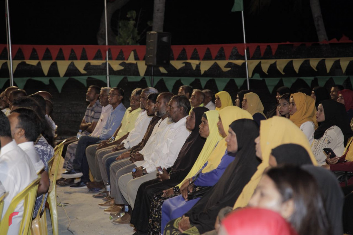 އޯގަސްޓް 6، 2018: ގުޅިފައިވާ އިއްތިހާދުން އިންތިޒާމްކޮށްގެން ތ. ތިމަރަފުށީގައި ބޭއްވި ޖަލްސާގެ ތެރެއިން. މި ޖަލްސާގައި އިއްތިހާދަށް ސަޕޯޓުކުރާ ގިނަ އަދަދެއްގެ ފަރާތްތަކުންވަނީ ބައިވެރިވެފައި.