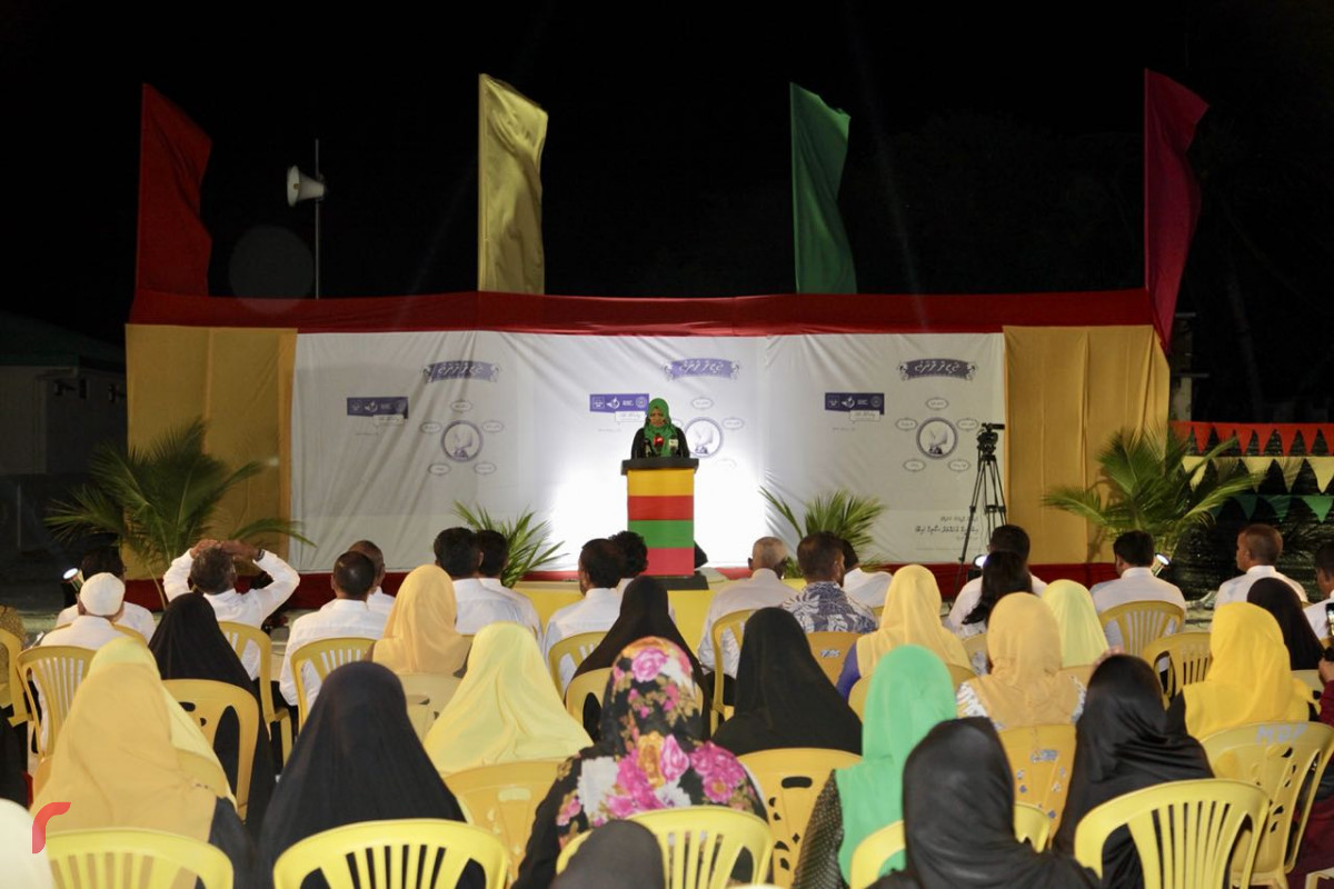 އޯގަސްޓް 6، 2018: ގުޅިފައިވާ އިއްތިހާދުން އިންތިޒާމްކޮށްގެން ތ. ތިމަރަފުށީގައި ބޭއްވި ޖަލްސާގެ ތެރެއިން. މި ޖަލްސާގައި އިއްތިހާދަށް ސަޕޯޓުކުރާ ގިނަ އަދަދެއްގެ ފަރާތްތަކުންވަނީ ބައިވެރިވެފައި.