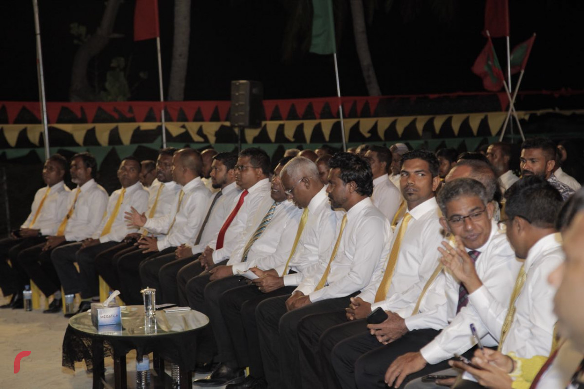 އޯގަސްޓް 6، 2018: ގުޅިފައިވާ އިއްތިހާދުން އިންތިޒާމްކޮށްގެން ތ. ތިމަރަފުށީގައި ބޭއްވި ޖަލްސާގެ ތެރެއިން. މި ޖަލްސާގައި އިއްތިހާދަށް ސަޕޯޓުކުރާ ގިނަ އަދަދެއްގެ ފަރާތްތަކުންވަނީ ބައިވެރިވެފައި.