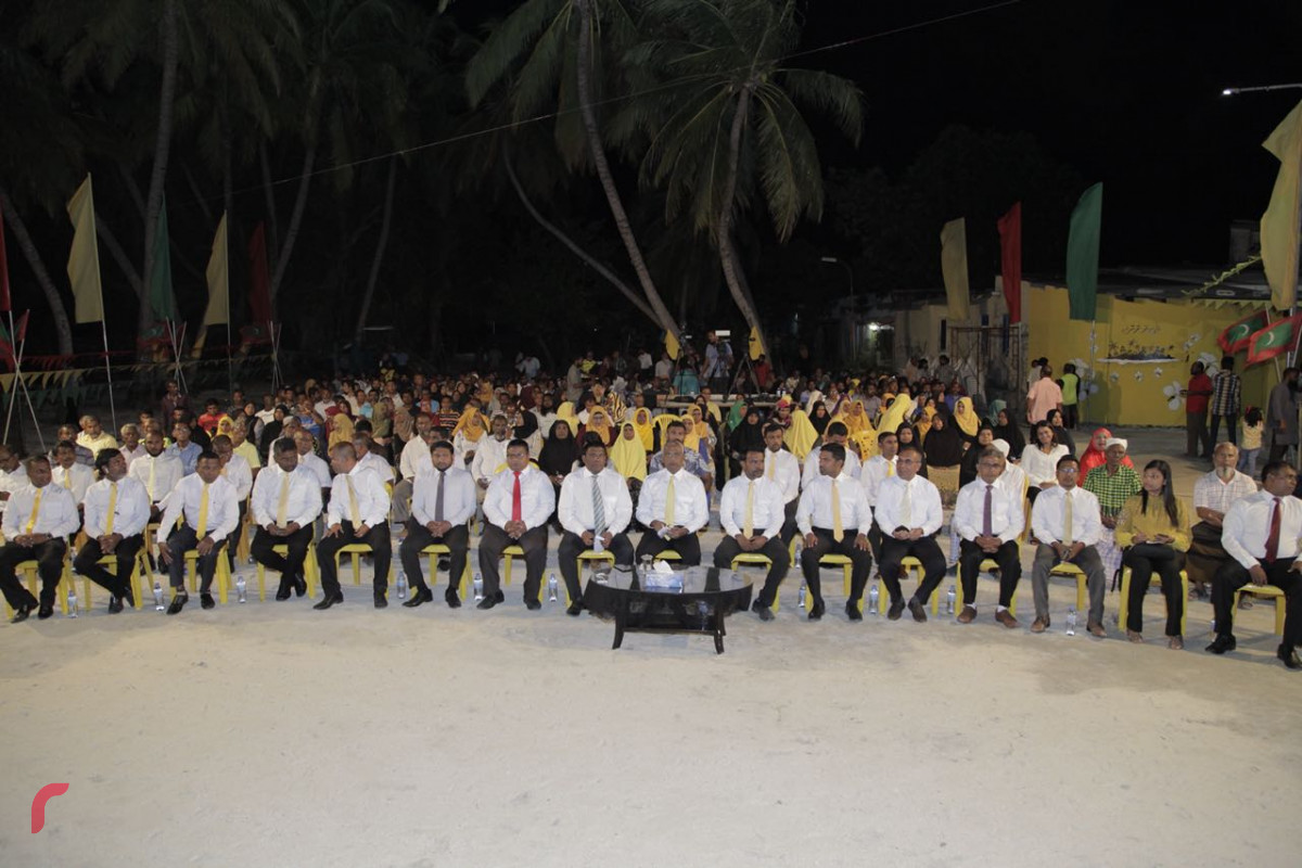 އޯގަސްޓް 6، 2018: ގުޅިފައިވާ އިއްތިހާދުން އިންތިޒާމްކޮށްގެން ތ. ތިމަރަފުށީގައި ބޭއްވި ޖަލްސާގެ ތެރެއިން. މި ޖަލްސާގައި އިއްތިހާދަށް ސަޕޯޓުކުރާ ގިނަ އަދަދެއްގެ ފަރާތްތަކުންވަނީ ބައިވެރިވެފައި.