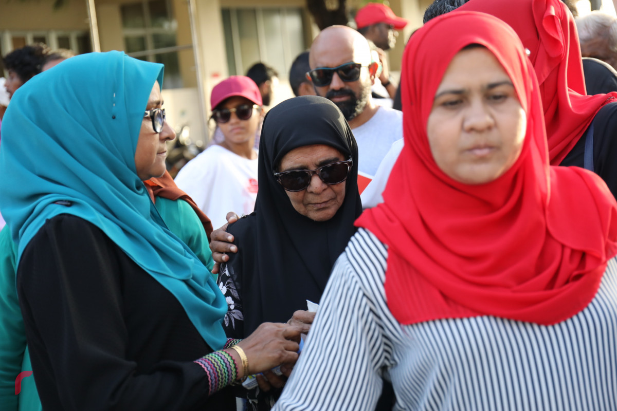 އޯގަސްޓް 8، 2018: މިނިވަން ނޫހުގެ ނޫސްވެރިޔާ ރިލްވާން އަބްދުﷲ ގެއްލުނުތާ ހަތަރު އަހަރު ވުމާއި ގުޅިގެން ބުދަ ދުވަހު ބޭއްވި ހިނގާލުމުގެ ތެރެއިން، މި ހިނގާލުމުގައި ރިލްވާންގެ އާއިލާ އަދި ރަހުމަތްތެރިންވަނީ ބައިވެރިވެފައި