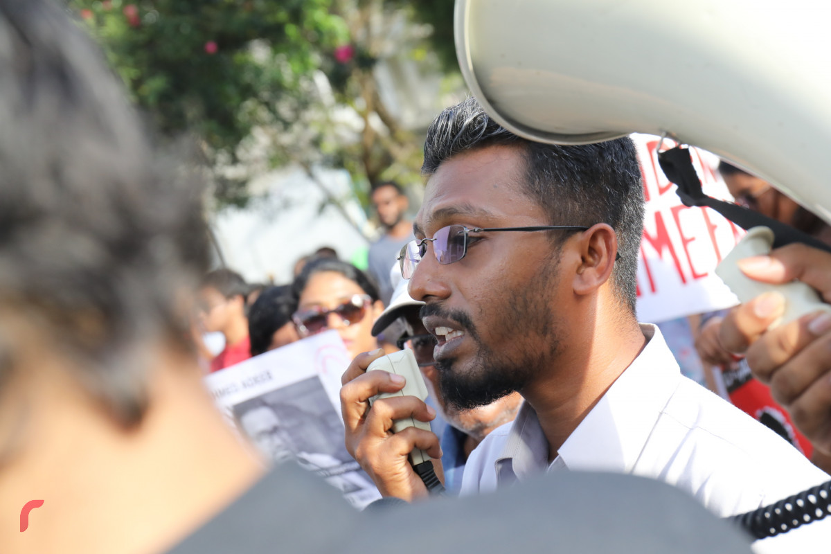 އޯގަސްޓް 8، 2018: މިނިވަން ނޫހުގެ ނޫސްވެރިޔާ ރިލްވާން އަބްދުﷲ ގެއްލުނުތާ ހަތަރު އަހަރު ވުމާއި ގުޅިގެން ބުދަ ދުވަހު ބޭއްވި ހިނގާލުމުގެ ތެރެއިން، މި ހިނގާލުމުގައި ރިލްވާންގެ އާއިލާ އަދި ރަހުމަތްތެރިންވަނީ ބައިވެރިވެފައި