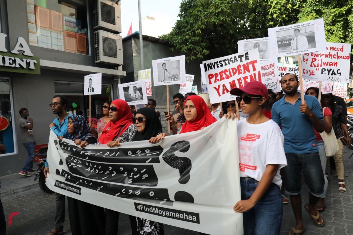 އޯގަސްޓް 8، 2018: މިނިވަން ނޫހުގެ ނޫސްވެރިޔާ ރިލްވާން އަބްދުﷲ ގެއްލުނުތާ ހަތަރު އަހަރު ވުމާއި ގުޅިގެން ބުދަ ދުވަހު ބޭއްވި ހިނގާލުމުގެ ތެރެއިން، މި ހިނގާލުމުގައި ރިލްވާންގެ އާއިލާ އަދި ރަހުމަތްތެރިންވަނީ ބައިވެރިވެފައި