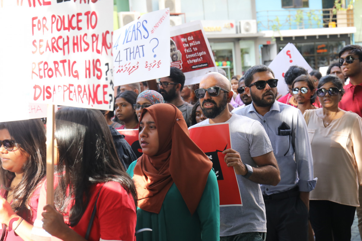 އޯގަސްޓް 8، 2018: މިނިވަން ނޫހުގެ ނޫސްވެރިޔާ ރިލްވާން އަބްދުﷲ ގެއްލުނުތާ ހަތަރު އަހަރު ވުމާއި ގުޅިގެން ބުދަ ދުވަހު ބޭއްވި ހިނގާލުމުގެ ތެރެއިން، މި ހިނގާލުމުގައި ރިލްވާންގެ އާއިލާ އަދި ރަހުމަތްތެރިންވަނީ ބައިވެރިވެފައި