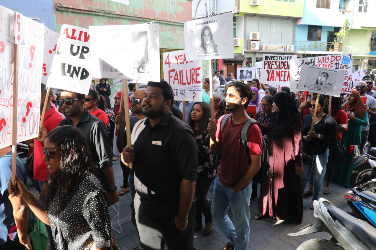 އޯގަސްޓް 8، 2018: މިނިވަން ނޫހުގެ ނޫސްވެރިޔާ ރިލްވާން އަބްދުﷲ ގެއްލުނުތާ ހަތަރު އަހަރު ވުމާއި ގުޅިގެން ބުދަ ދުވަހު ބޭއްވި ހިނގާލުމުގެ ތެރެއިން، މި ހިނގާލުމުގައި ރިލްވާންގެ އާއިލާ އަދި ރަހުމަތްތެރިންވަނީ ބައިވެރިވެފައި