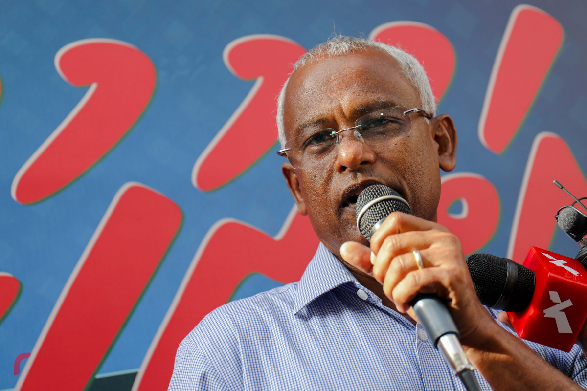 ބްރޮޑްކާސްޓިންގް ބްރޮޑްކާސްޓިންގް ކޮމިޝަނުން ރާއްޖެ ޓީވީ ދެ މިލިއަން ރުފިޔާއިން ޖޫރިމަނާކުރުމާ ގުޅިގެން ރާއްޖެ ޓީވީގެ އަބުރުފުޅު ފަންޑްފޮށި ހުޅުވުމަށް ކުރިއަށްގެންދިޔަ ހަރަކާތުގެ ތެރެއިން ގުޅިފައިވާ ސިޔާސީ ޕާޓީތަކުގެ ކެންޑިޑޭޓް އިބްރާހީމް މުހައްމަދު ސޯލިހު ވާހަކަ ދައްކަވަނީ -- ފޮޓޯތައް: މުހައްމަދު ޝަރުހާން/ ރާއްޖެ އެމްވީ