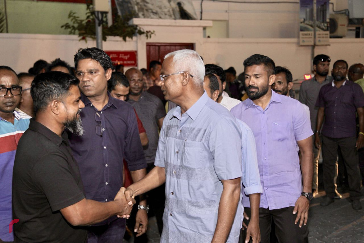 އޯގަސްޓް 10، 2018: މާލޭގައި ނ އަތޮޅުގެ އެމްޑީޕީ ޖަގަހަ ހުޅުވުމަށް ބޭއްވި ރަސްމިއްޔާތުގައި ގުޅިފައިވާ އިއްތިހާދުގެ ރިޔާސީ ކެންޑިޑޭޓް އިބްރާހިމް މުހައްމަދު ސޯލިޙް ބައިވެރިވެވަޑައިގަންނަވަނީ.