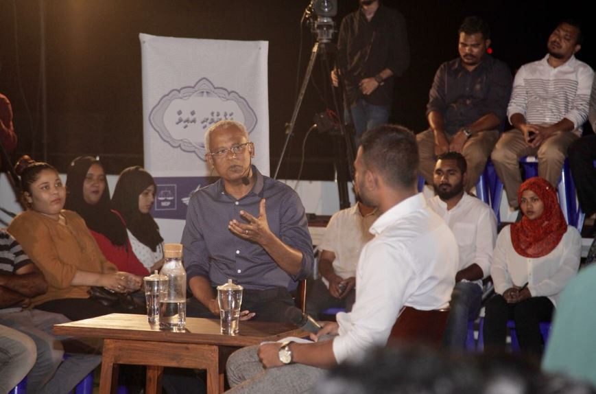 ޒުވާނުންނާއެކު ބޭއްވި \'ގެޓް ޓު ނޯ އިބޫ\' އިވެންޓްގައި ކޯލިޝަންގެ ރިޔާސީ ކެންޑިޑޭޓް އިބޫ ބައިވެރިވެވަޑައިގަންނަވަނީ