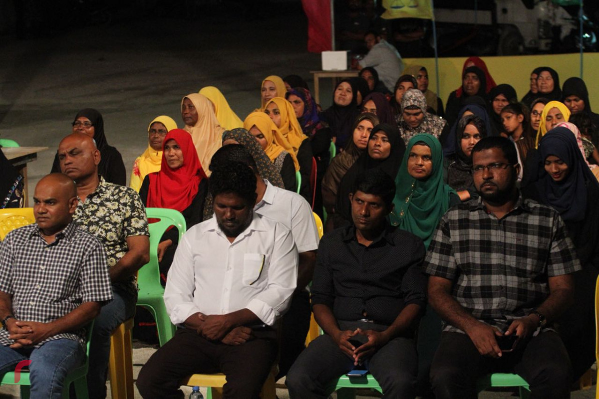 އޯގަސްޓް 12، 2018: ގުޅިފައިވާ ޕާޓީތަކުން ހދ އަތޮޅަށް ކުރަށްވަމުންގެންދަވާ ދަތުރުފުޅުގައި ހދ މަކުނުދޫގައި ބޭއްވި ޖަލްސާގެ ތެރެއިން