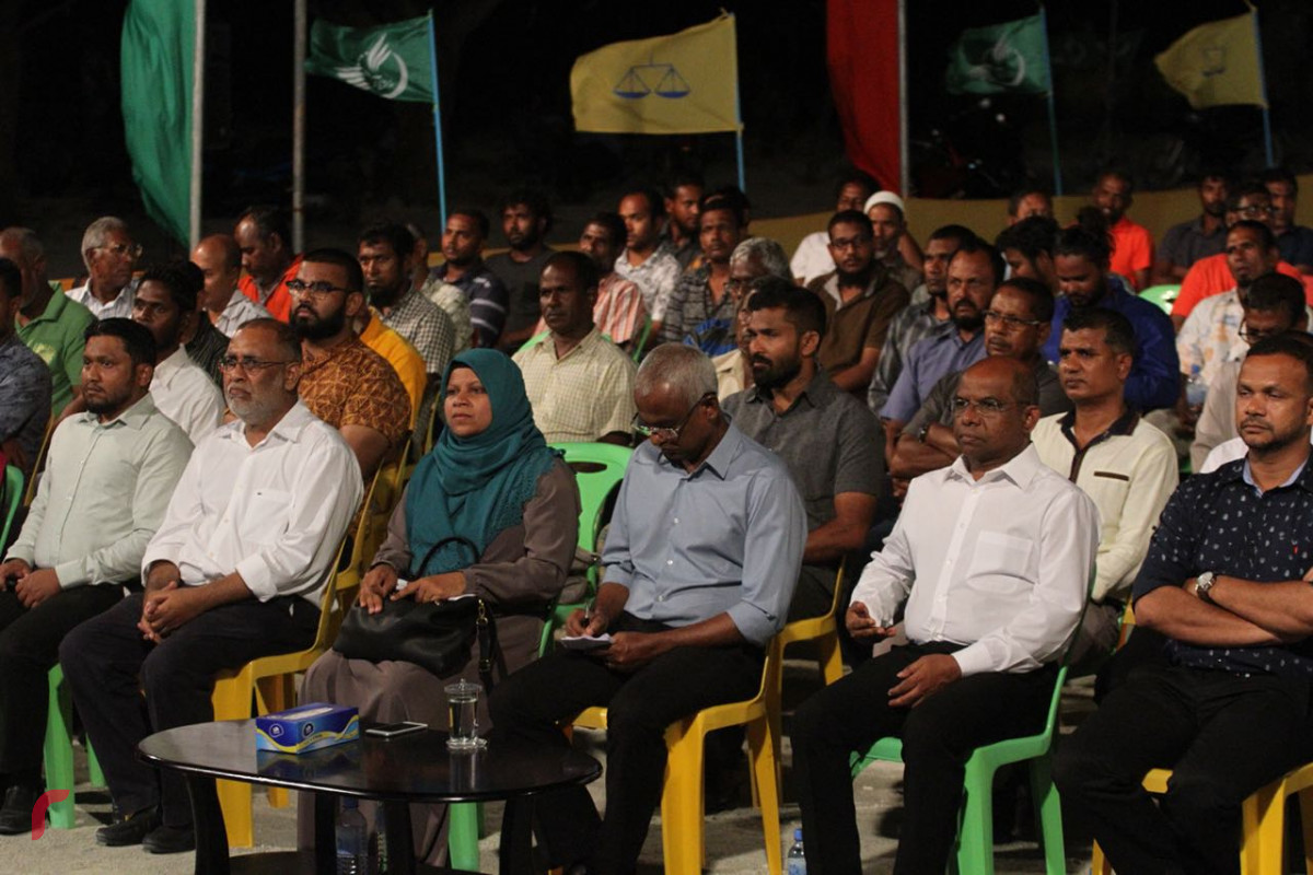 އޯގަސްޓް 12، 2018: ގުޅިފައިވާ ޕާޓީތަކުން ހދ އަތޮޅަށް ކުރަށްވަމުންގެންދަވާ ދަތުރުފުޅުގައި ހދ މަކުނުދޫގައި ބޭއްވި ޖަލްސާގެ ތެރެއިން