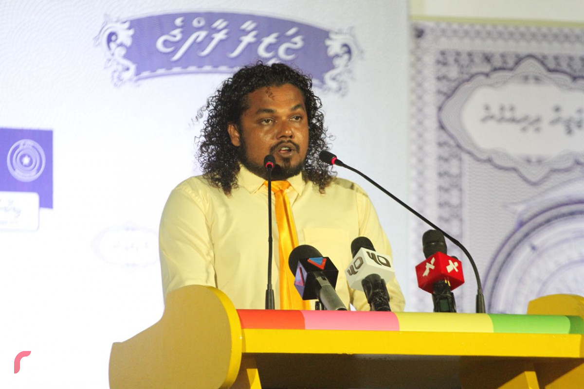 އޯގަސްޓް 12، 2018: ގުޅިފައިވާ އިއްތިހާދުން ހދ އަތޮޅަށް ކުރަށްވަމުންގެންދަވާ ދަތުރުފުޅުގައި ހދ މަކުނުދޫގައި ބޭއްވި ޖަލްސާގެ ތެރެއިން