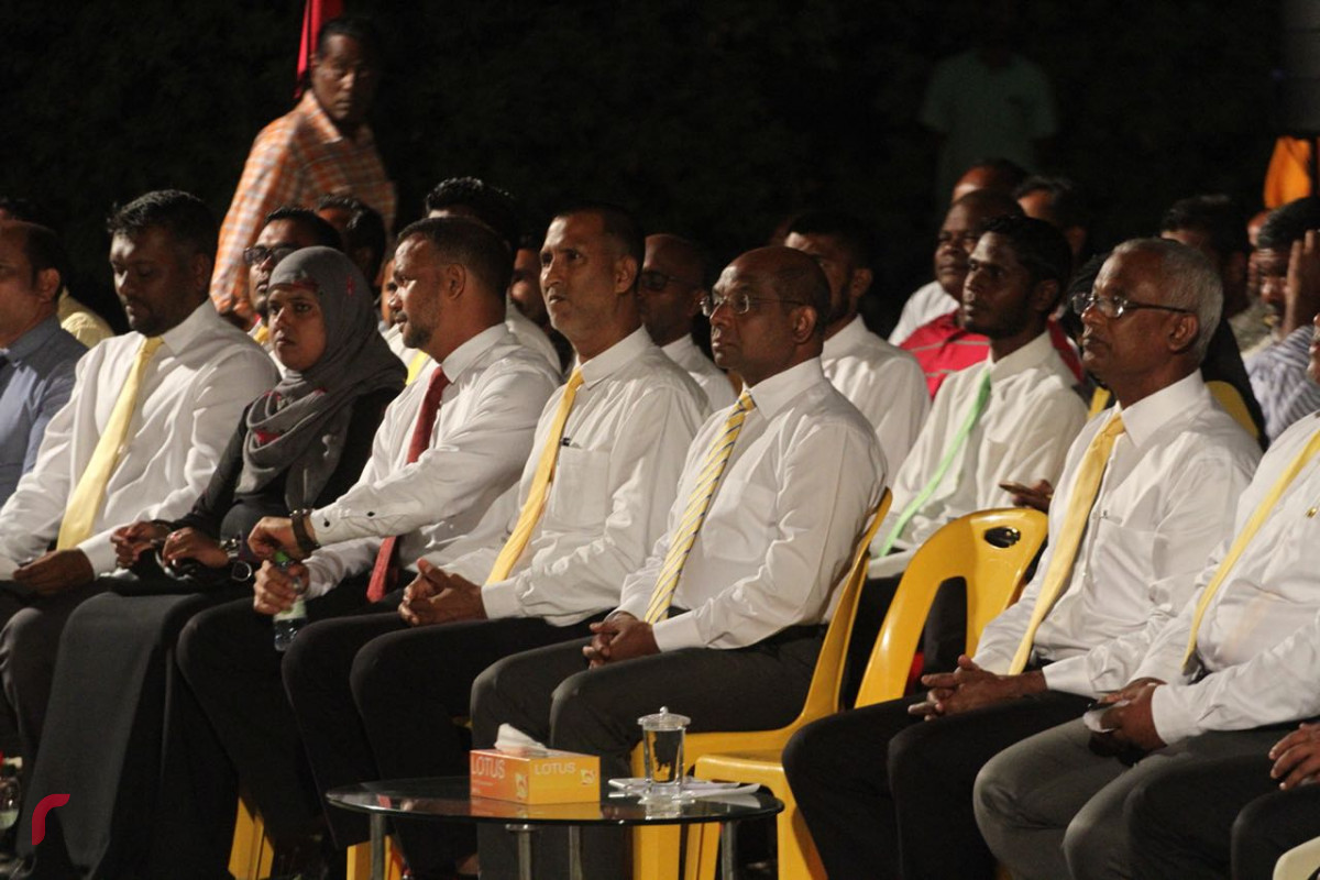 އޯގަސްޓް 14، 2018 : ގުޅިފައިވާ އިއްތިހާދުން އިންތިޒާމްކޮށްގެން ހދ ކުޅުދުއްފުށީގައި ކުރިއަށްގެންދިޔަ ޖަލްސާގެ ތެރެއިން، މި ޖަލްސާގައި އިއްތިހާދުގެ އިސްވެރިންގެ އިތުރުން ކުޅުދުއްފުށީގެ ގިނަ އަދަދެއްގެ ރައްޔިތުންވަނީ ބައިވެރިވެ ވަޑައިގެންފައި