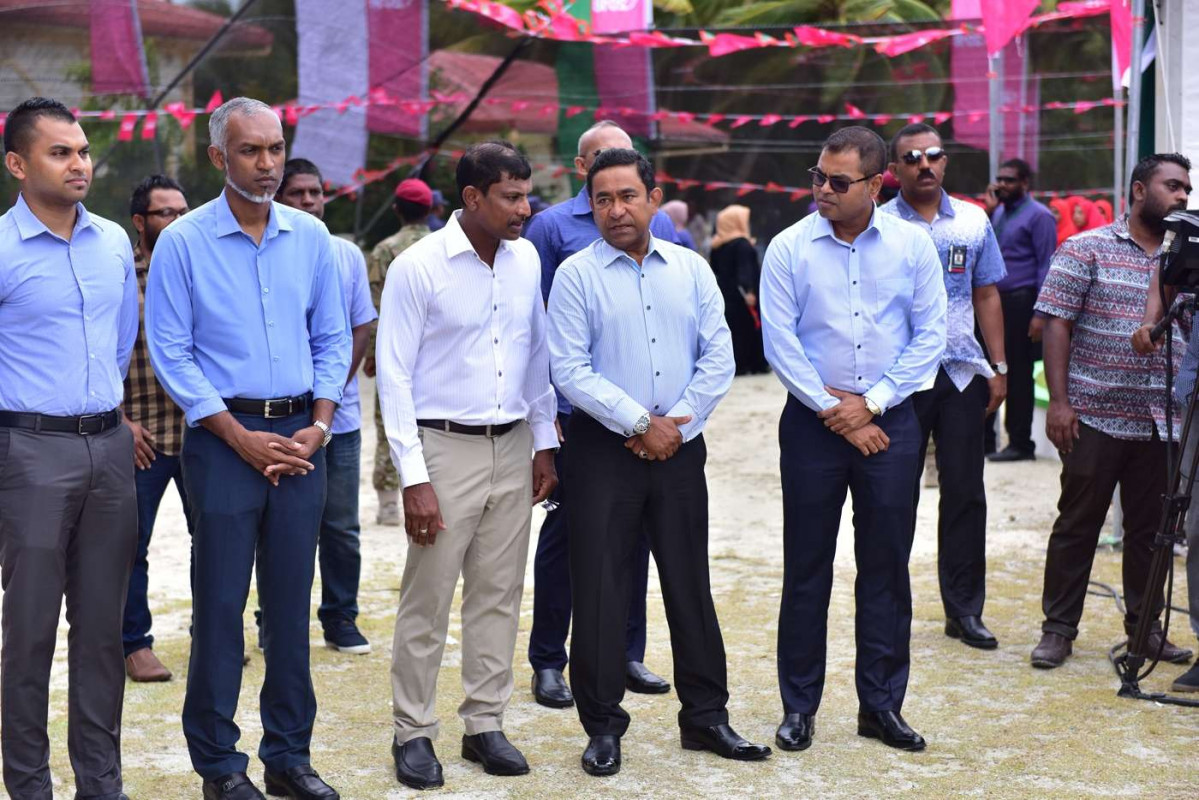 އޯގަސްޓް 14، 2018: ރައީސް އަބްދުﷲ ޔާމިން ތ އަތޮޅަށް ކުރަށްވަމުންގެންދަވާ ދަތުރުފުޅުގައި ތ ބުރުނީއަށް ވަޑައިގެން ބުރުނީ ނަރުދަމާގެ ނިޒާމް ފައްޓަވައިދެއްވުމަށް ކުރިއަށްގެންދިޔަ ރަސްމިއްޔާތުގެ ތެރެއިން