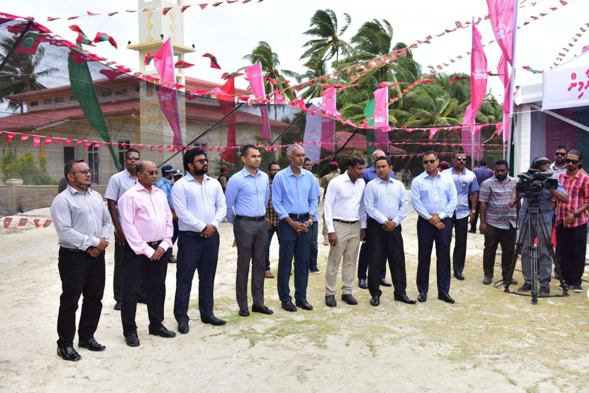 ބުރުނިއޯގަސްޓް 14، 2018: ރައީސް އަބްދުﷲ ޔާމިން ތ އަތޮޅަށް ކުރަށްވަމުންގެންދަވާ ދަތުރުފުޅުގައި ތ ބުރުނީއަށް ވަޑައިގެން ބުރުނީ ނަރުދަމާގެ ނިޒާމް ފައްޓަވައިދެއްވުމަށް ކުރިއަށްގެންދިޔަ ރަސްމިއްޔާތުގެ ތެރެއިން