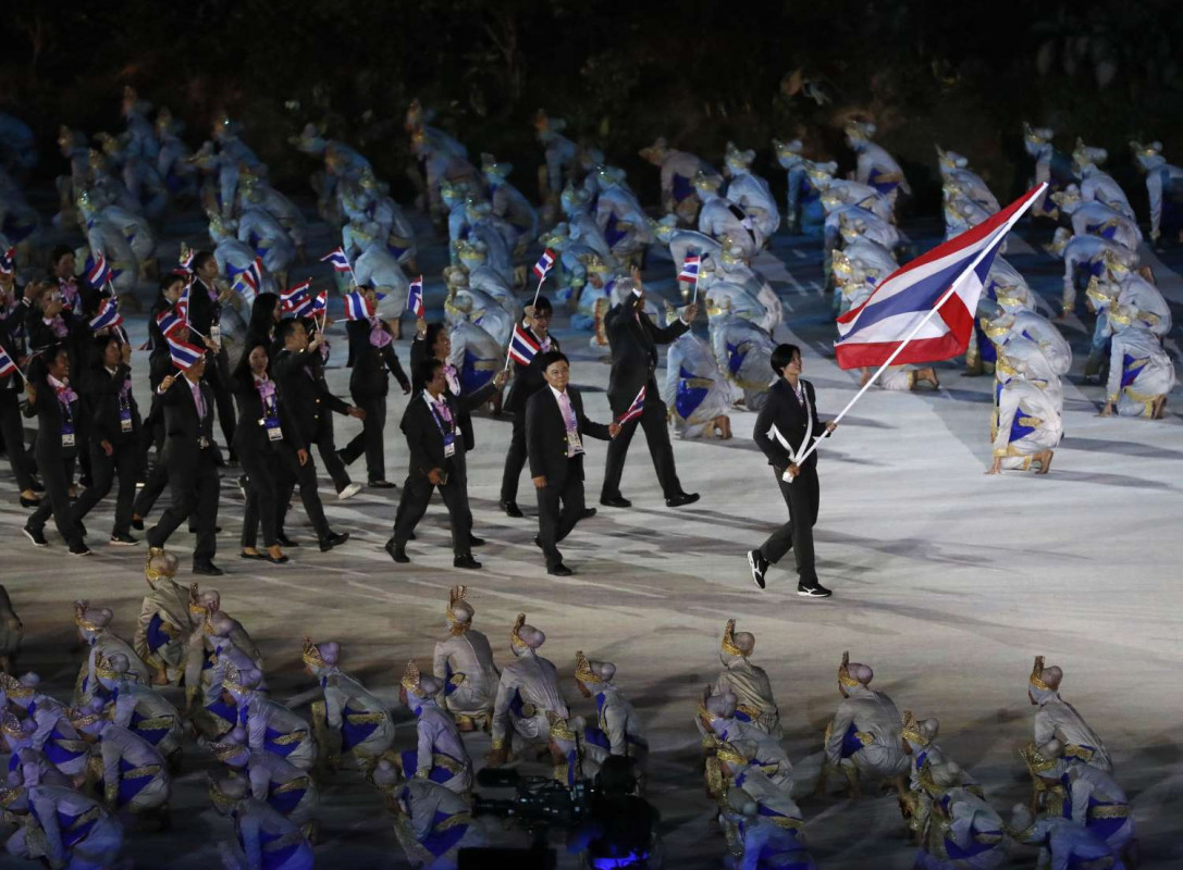 އޯގަސްޓް 18، 2018: އިންޑޮނީޝިއާ- އޯގަސްޓް 18 އިން ސެޕްޓެމްބަރު 2 އަށް އިންޑޮނީޝިއާގެ ޖަކާޓާ އަދި ޕެލެމްބަންގްގައި ކުރިއަށްދާ އޭޝިއަން ގޭމްސްގެ ހުޅުވުމުގެ ރަސްމިއްޔާތުގައި ތައިލެންޑްގެ ޓީމް ބައިވެރިވަނީ، މި އަހަރުގެ އޭޝިއަން ގޭމްސްގައި 45 ގައުމުން 40 ތަފާތު ކުޅިވަރެއްގައި ބައިވެރިވާނެއެވެ.