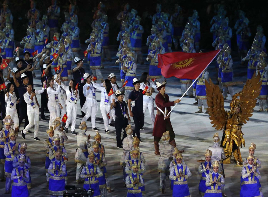 އޯގަސްޓް 18، 2018: އިންޑޮނީޝިއާ- އޯގަސްޓް 18 އިން ސެޕްޓެމްބަރު 2 އަށް އިންޑޮނީޝިއާގެ ޖަކާޓާ އަދި ޕެލެމްބަންގްގައި ކުރިއަށްދާ އޭޝިއަން ގޭމްސްގެ ހުޅުވުމުގެ ރަސްމިއްޔާތުގައި ކިރިގިސްތާންގެ ޓީމް ބައިވެރިވަނީ، މި އަހަރުގެ އޭޝިއަން ގޭމްސްގައި 45 ގައުމުން 40 ތަފާތު ކުޅިވަރެއްގައި ބައިވެރިވާނެއެވެ.