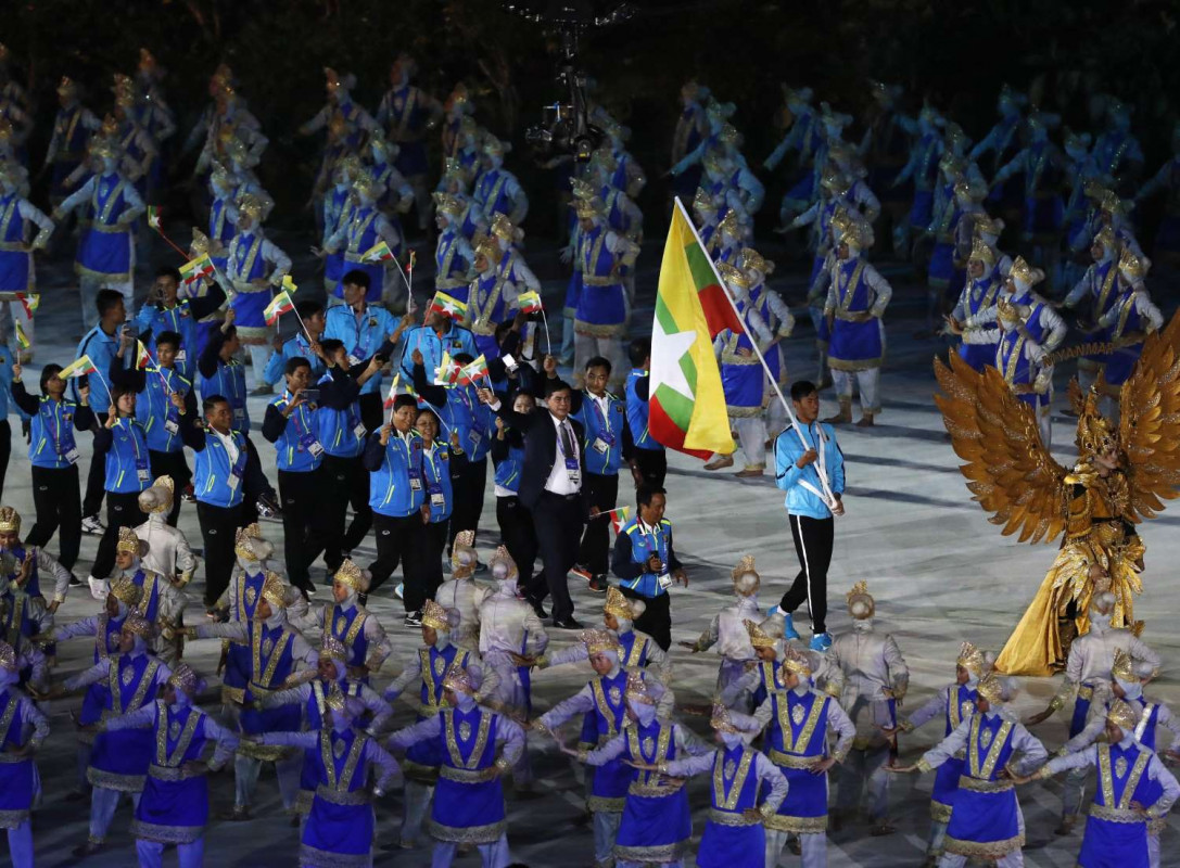 އޯގަސްޓް 18، 2018: އިންޑޮނީޝިއާ- އޯގަސްޓް 18 އިން ސެޕްޓެމްބަރު 2 އަށް އިންޑޮނީޝިއާގެ ޖަކާޓާ އަދި ޕެލެމްބަންގްގައި ކުރިއަށްދާ އޭޝިއަން ގޭމްސްގެ ހުޅުވުމުގެ ރަސްމިއްޔާތުގައި މިއަންމާ ޓީމް ބައިވެރިވަނީ، މި އަހަރުގެ އޭޝިއަން ގޭމްސްގައި 45 ގައުމުން 40 ތަފާތު ކުޅިވަރެއްގައި ބައިވެރިވާނެއެވެ.