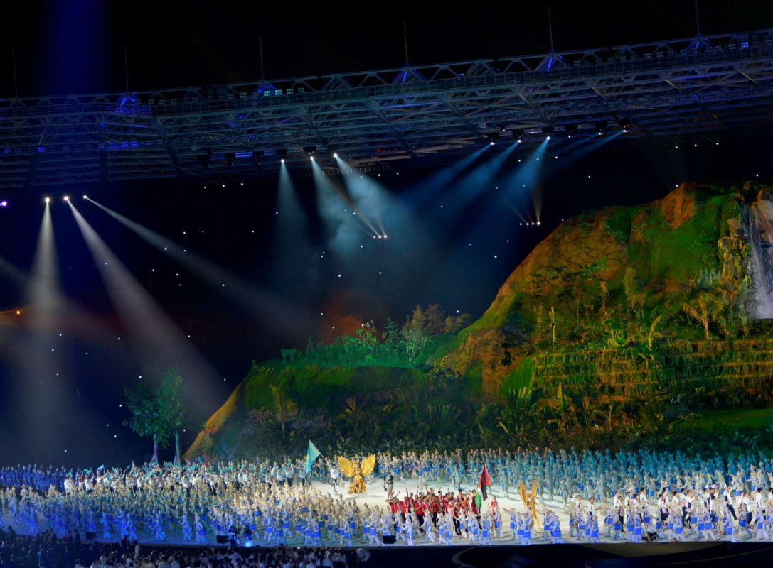 އޯގަސްޓް 18، 2018: އިންޑޮނީޝިއާ- އޯގަސްޓް 18 އިން ސެޕްޓެމްބަރު 2 އަށް އިންޑޮނީޝިއާގެ ޖަކާޓާ އަދި ޕެލެމްބަންގްގައި ކުރިއަށްދާ އޭޝިއަން ގޭމްސްގެ ހުޅުވުމުގެ ރަސްމިއްޔާތުގެ ތެރެއިން، މި އަހަރުގެ އޭޝިއަން ގޭމްސްގައި 45 ގައުމުން 40 ތަފާތު ކުޅިވަރެއްގައި ބައިވެރިވާނެއެވެ.