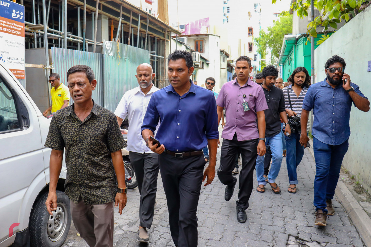 އޯގަސްޓް 19، 2018: ގުޅިފައިވާ ޕާޓީތަކުގެ ރަނިން މޭޓް މާލޭގައި ދޮރުން ދޮރަށް ހިންގަވަނީ- ފޮޓޯ: މުހައްމަދު ޝަރުހާން