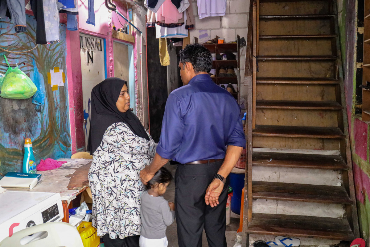 އޯގަސްޓް 19، 2018: ގުޅިފައިވާ ޕާޓީތަކުގެ ރަނިން މޭޓް މާލޭގައި ދޮރުން ދޮރަށް ހިންގަވަނީ- ފޮޓޯ: މުހައްމަދު ޝަރުހާން