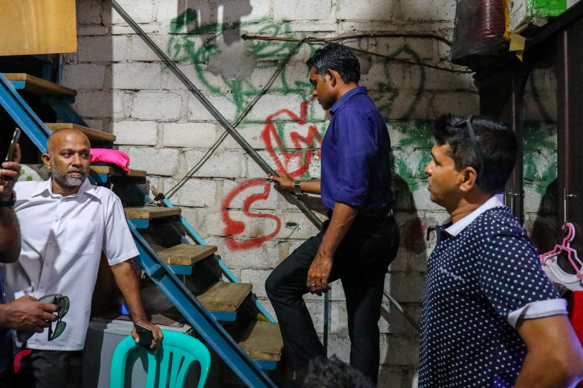 އޯގަސްޓް 19، 2018: ގުޅިފައިވާ ޕާޓީތަކުގެ ރަނިން މޭޓް މާލޭގައި ދޮރުން ދޮރަށް ހިންގަވަނީ- ފޮޓޯ: މުހައްމަދު ޝަރުހާން