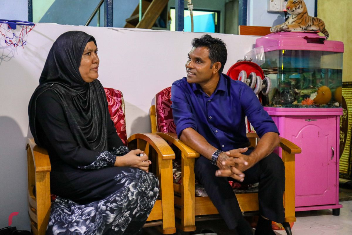 އޯގަސްޓް 19، 2018: ގުޅިފައިވާ ޕާޓީތަކުގެ ރަނިން މޭޓް މާލޭގައި ދޮރުން ދޮރަށް ހިންގަވަނީ- ފޮޓޯ: މުހައްމަދު ޝަރުހާން