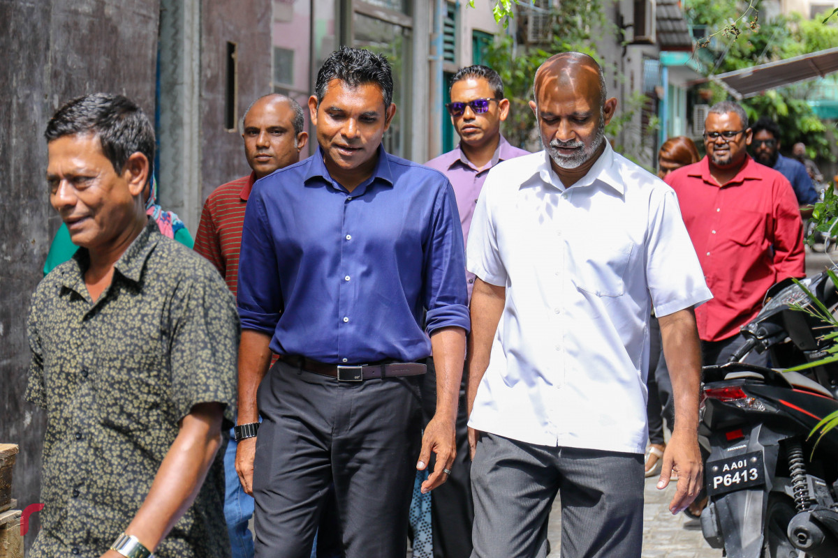 އޯގަސްޓް 19، 2018: ގުޅިފައިވާ ޕާޓީތަކުގެ ރަނިން މޭޓް މާލޭގައި ދޮރުން ދޮރަށް ހިންގަވަނީ- ފޮޓޯ: މުހައްމަދު ޝަރުހާން