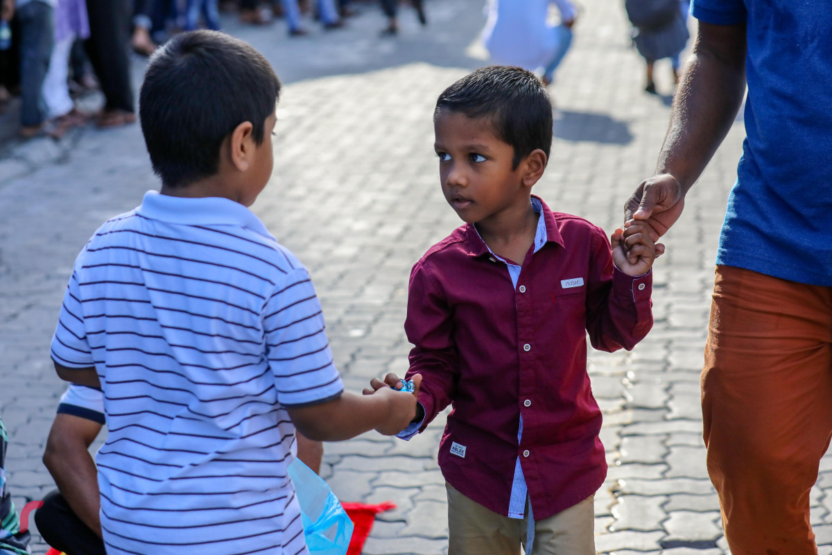 އޯގަސްޓް 21، 2018: މާފަންނު ސްޓޭޑިއަމްގައި ކުރެވުނު އަޟްހާ އީދު ނަމާދުގެ ތެރެއިން، ސްޓޭޑިއަމްގައި ކުރެވުނު އީދު ނަމާދުގައި ގިނަ އަދަދެއްގެ ފަރާތްތަކުން ވަނީ ބައިވެރިވެފައި