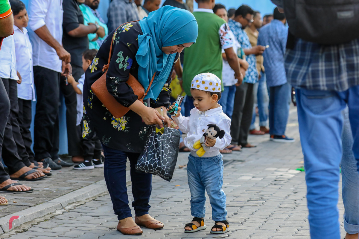 އޯގަސްޓް 21، 2018: މާފަންނު ސްޓޭޑިއަމްގައި ކުރެވުނު އަޟްހާ އީދު ނަމާދުގެ ތެރެއިން، ސްޓޭޑިއަމްގައި ކުރެވުނު އީދު ނަމާދުގައި ގިނަ އަދަދެއްގެ ފަރާތްތަކުން ވަނީ ބައިވެރިވެފައި