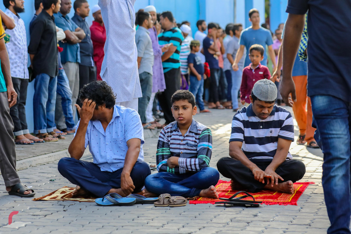 އޯގަސްޓް 21، 2018: މާފަންނު ސްޓޭޑިއަމްގައި ކުރެވުނު އަޟްހާ އީދު ނަމާދުގެ ތެރެއިން، ސްޓޭޑިއަމްގައި ކުރެވުނު އީދު ނަމާދުގައި ގިނަ އަދަދެއްގެ ފަރާތްތަކުން ވަނީ ބައިވެރިވެފައި