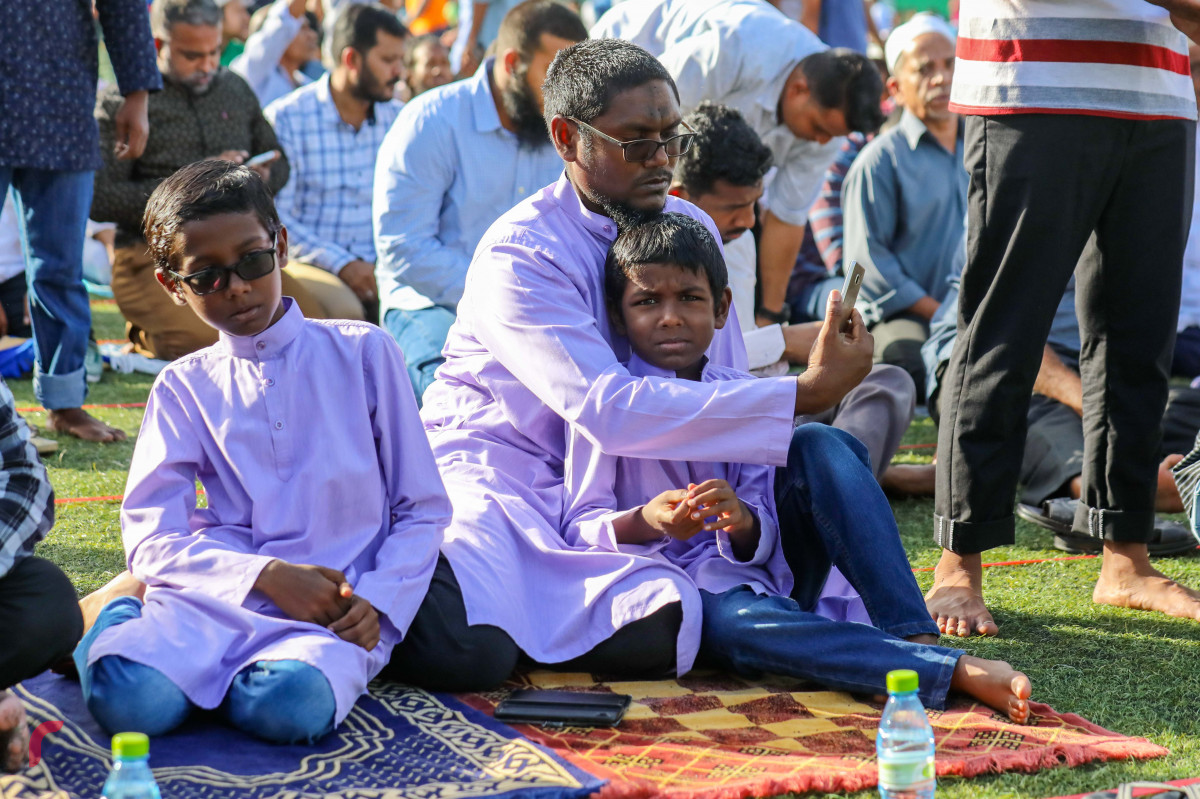 އޯގަސްޓް 21، 2018: މާފަންނު ސްޓޭޑިއަމްގައި ކުރެވުނު އަޟްހާ އީދު ނަމާދުގެ ތެރެއިން، ސްޓޭޑިއަމްގައި ކުރެވުނު އީދު ނަމާދުގައި ގިނަ އަދަދެއްގެ ފަރާތްތަކުން ވަނީ ބައިވެރިވެފައި