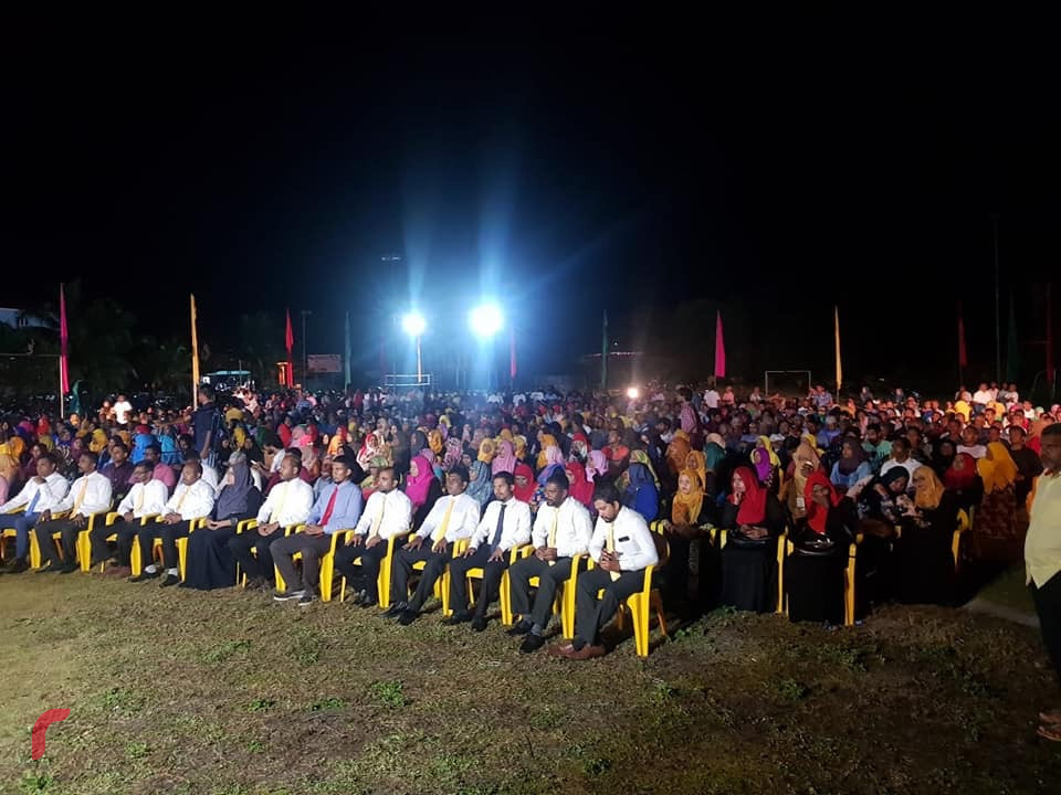 އޯގަސްޓް 21، 2018: ގުޅިފައިވާ އިއްތިހާދުން އިންތިޒާމްކޮށްގެން ފުވައްމުލަކުގައި ބޭއްވި ޖަލްސާގެ ތެރެއިން، މި ޖަލްސާގައި ގުޅިފައިވާ އިއްތިހާދަށް ތާއީދުކުރާ ގިނަ އަދަދެއްގެ ފަރާތްތަކުން ވަނީ ބައިވެރިވެވަޑައިގެންފަައި