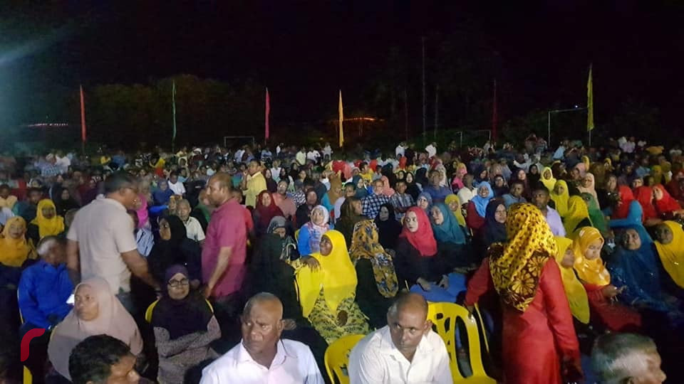 އޯގަސްޓް 21، 2018: ގުޅިފައިވާ އިއްތިހާދުން އިންތިޒާމްކޮށްގެން ފުވައްމުލަކުގައި ބޭއްވި ޖަލްސާގެ ތެރެއިން، މި ޖަލްސާގައި ގުޅިފައިވާ އިއްތިހާދަށް ތާއީދުކުރާ ގިނަ އަދަދެއްގެ ފަރާތްތަކުން ވަނީ ބައިވެރިވެވަޑައިގެންފަައި