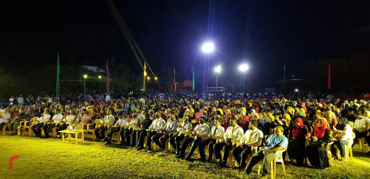 އޯގަސްޓް 21، 2018: ގުޅިފައިވާ އިއްތިހާދުން އިންތިޒާމްކޮށްގެން ފުވައްމުލަކުގައި ބޭއްވި ޖަލްސާގެ ތެރެއިން، މި ޖަލްސާގައި ގުޅިފައިވާ އިއްތިހާދަށް ތާއީދުކުރާ ގިނަ އަދަދެއްގެ ފަރާތްތަކުން ވަނީ ބައިވެރިވެވަޑައިގެންފަައި
