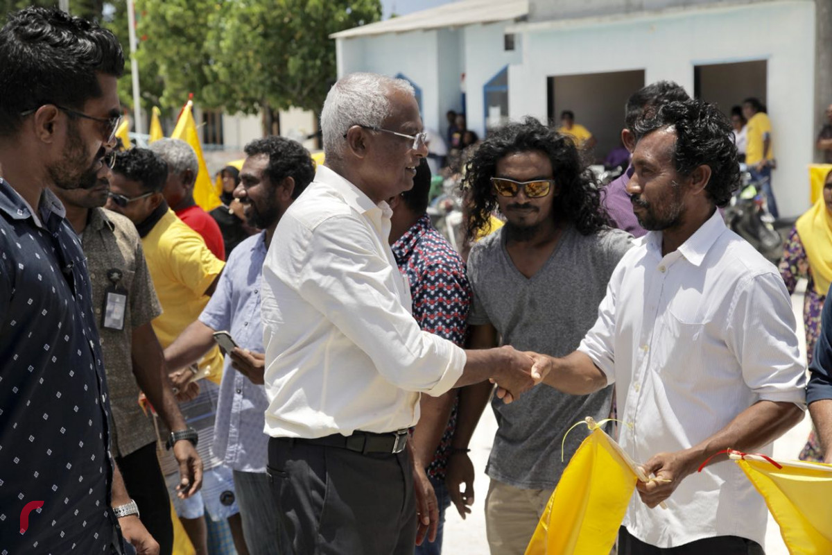 އޯގަސްޓް 25، 2018: ގުޅިފައިވާ އިއްތިހާދުގެ ރިޔާސީ ކެންޑިޑޭޓް ރ އަތޮޅަށް ކުރައްވަމުންގެންދަވާ ދަތުރުފުޅުގައި ރ.އިނގުރައިދޫއަށް ވަޑައިގަތުމުން އިނގުރައިދޫއިން އިބޫއަށް މަރުހަބާ ދަންނަވަނީ