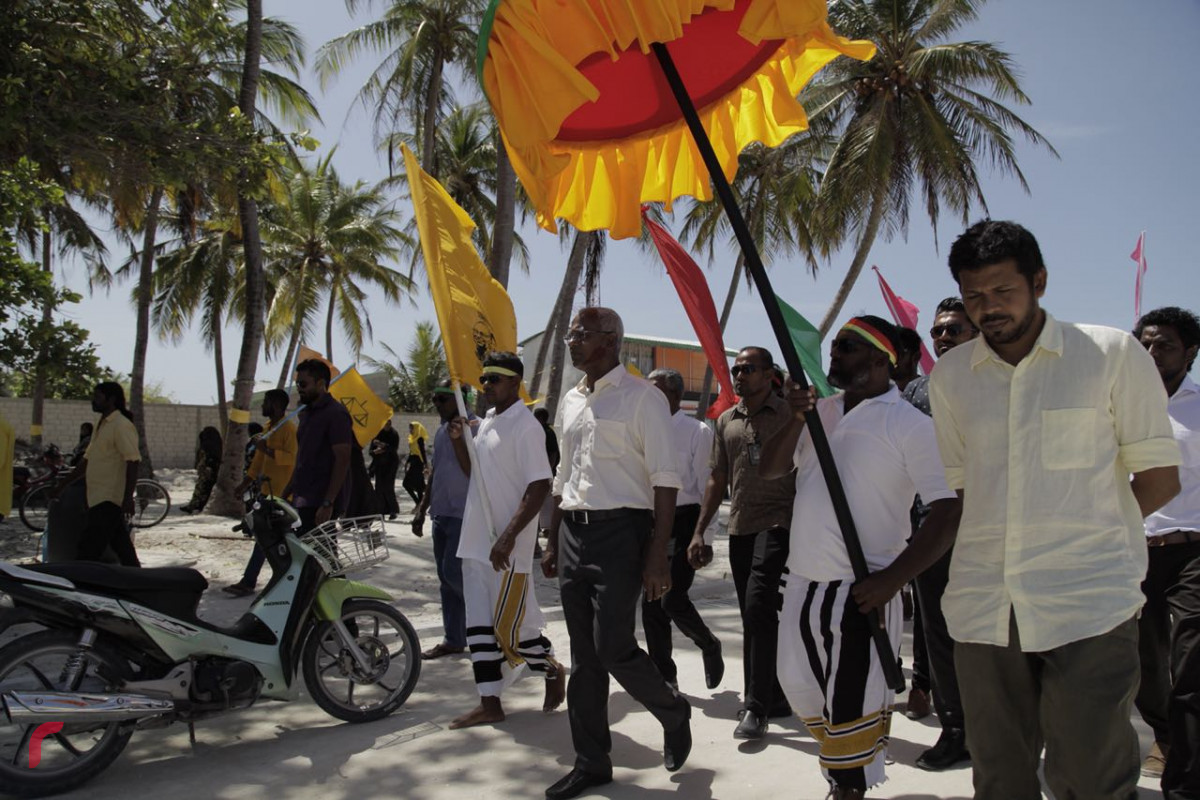 އޯގަސްޓް 25، 2018: ގުޅިފައިވާ އިއްތިހާދުގެ ރިޔާސީ ކެންޑިޑޭޓް ރ އަތޮޅަށް ކުރައްވަމުންގެންދަވާ ދަތުރުފުޅުގައި ރ.އުނގޫފާރަށް ވަޑައިގަތުމުން އިނގުރައިދޫއިން އިބޫއަށް މަރުހަބާ ދަންނަވަނީ